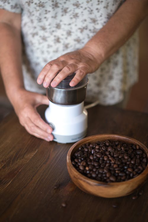 有关咖啡研磨机, 咖啡豆, 垂直拍摄的免费素材图片