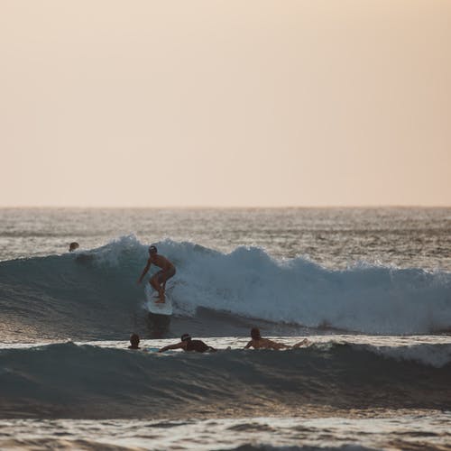 有关冲浪爱好者, 夏威夷, 撞击波浪的免费素材图片