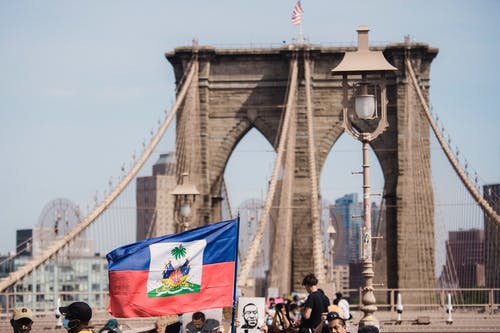 布鲁克林大桥的抗议者人群 · 免费素材图片