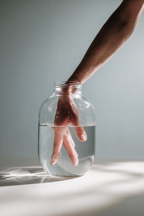 有关H2O, 人的手, 半透明的免费素材图片