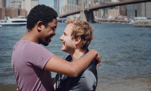 有关一对, 人们微笑, 同志的免费素材图片