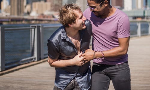 有关一对, 乱放电, 人们微笑的免费素材图片