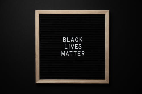 黑板上的口号“黑色生活” · 免费素材图片