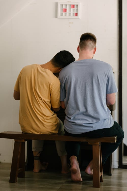 有关＃室内, 一对, 同性的免费素材图片