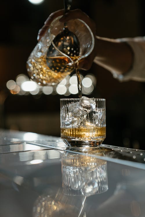 清水玻璃杯 · 免费素材图片