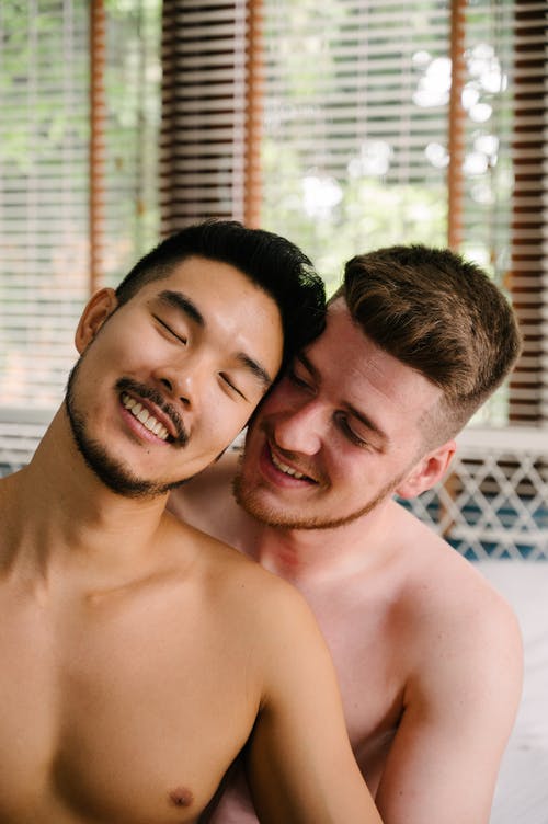 有关一对, 人们微笑, 半裸的免费素材图片