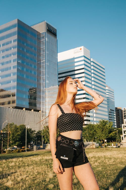 有关中空装, 女人, 建筑的免费素材图片