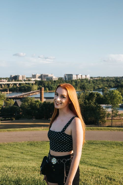 有关圆点花纹, 女人, 微笑的免费素材图片