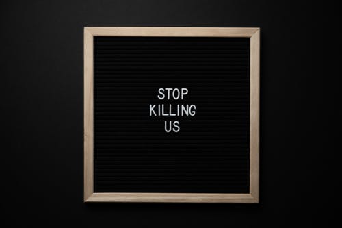 短语停止在招牌上杀死我们 · 免费素材图片