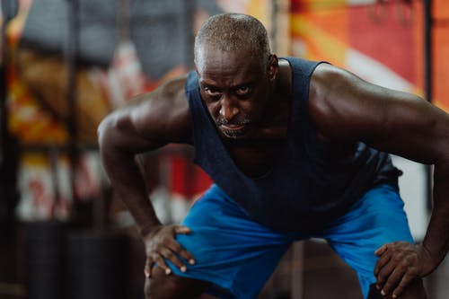 有关看着相机, 肌肉, 肌肉结实的的免费素材图片