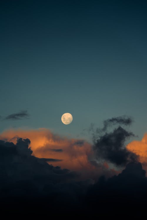 有关弯月, 戏剧性的天空, 拂晓的免费素材图片