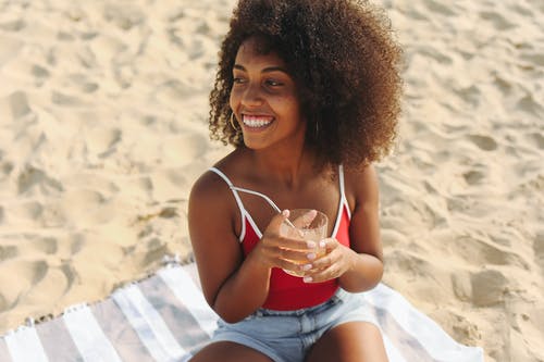 有关冷飲, 微笑, 檸檬水的免费素材图片