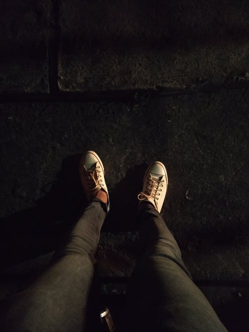 有关尺, 垂直拍摄, 腿的免费素材图片