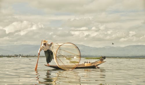 有关捕鱼网, 湖, 渔夫的免费素材图片