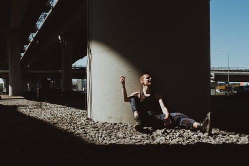 有关人, 光與影, 卵石的免费素材图片