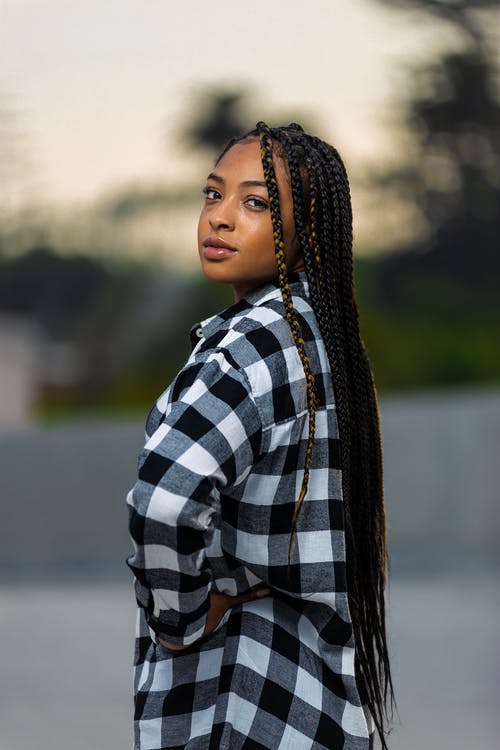 有关側面圖, 咖啡色頭髮的女人, 擺姿勢的免费素材图片