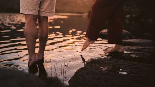 有关岩石, 水波, 湖的免费素材图片