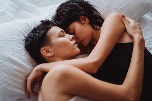 有关LGBTQ, 一起, 卧床休息的免费素材图片
