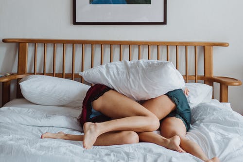 有关LGBTQ, 一起, 卧床休息的免费素材图片