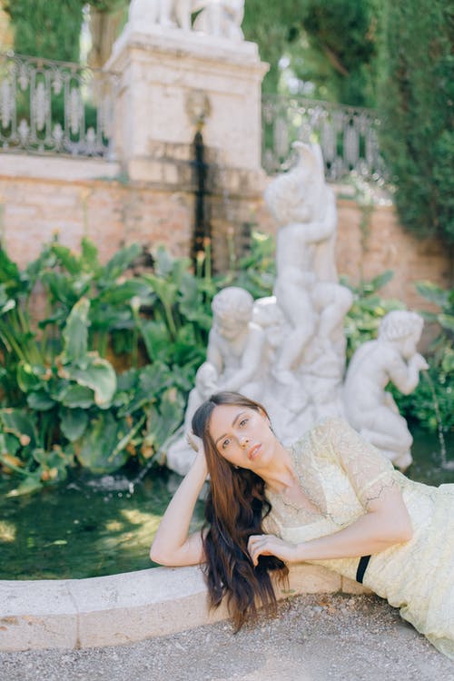 有关人, 咖啡色头发的女人, 女人的免费素材图片