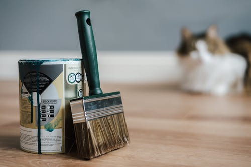油漆桶附近可以在家里的地板上 · 免费素材图片