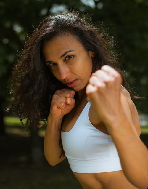有关健身, 咖啡色頭髮的女人, 女人的免费素材图片