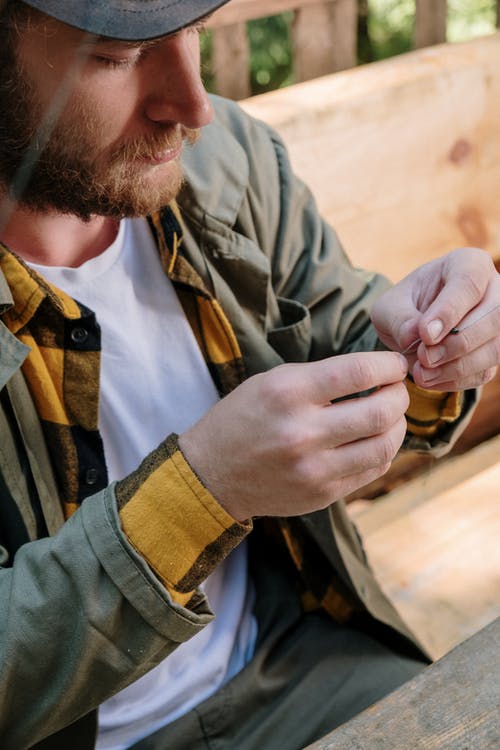 有关人, 帽子, 手的免费素材图片