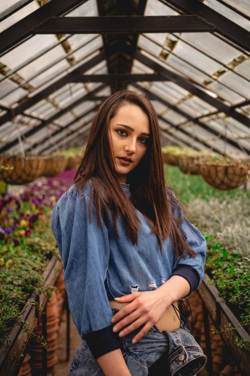 有关中空装, 垂直拍摄, 女人的免费素材图片