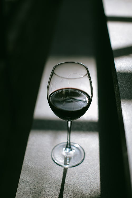 有关喝, 玻璃, 红酒杯的免费素材图片