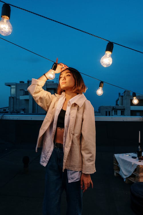 有关可爱, 屋顶, 弦灯的免费素材图片