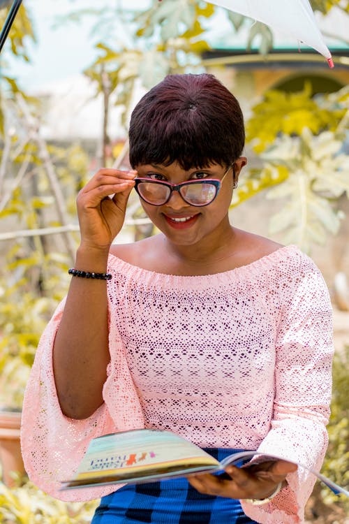 有关垂直拍摄, 女人, 微笑的免费素材图片