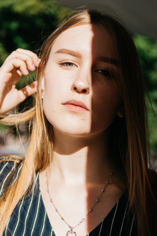 有关人, 咖啡色头发的女人, 垂直拍摄的免费素材图片