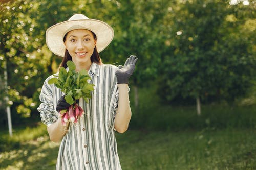 有关下田, 女人, 微笑的免费素材图片