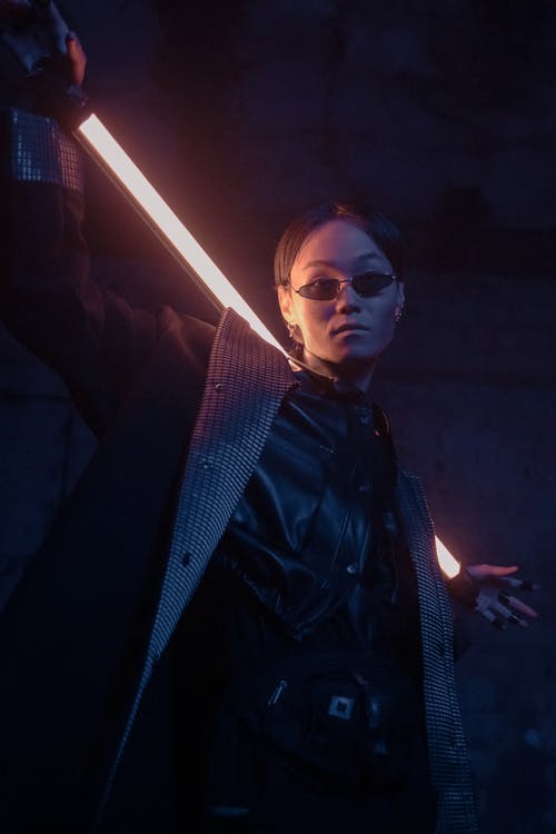 黑色皮夹克戴墨镜的男人 · 免费素材图片