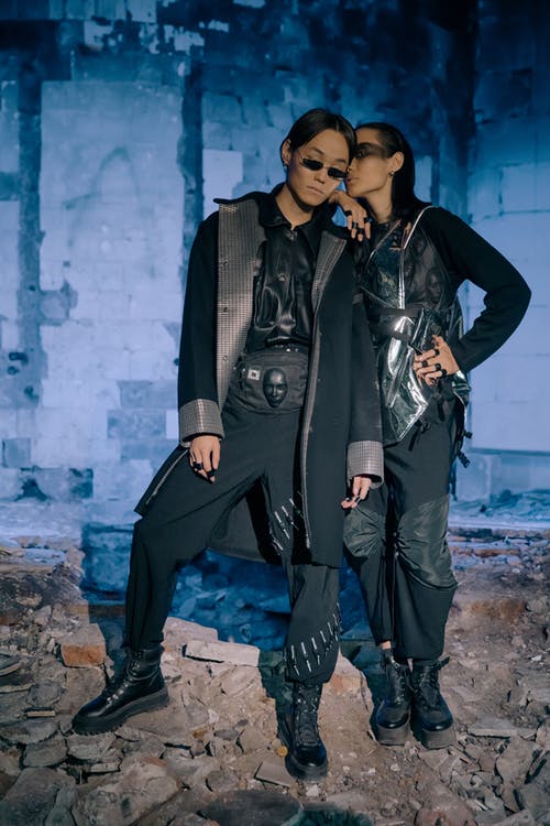 黑色皮夹克和黑色裤子的女人 · 免费素材图片