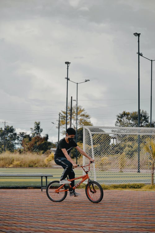 有关人, 垂直拍摄, 自行车的免费素材图片