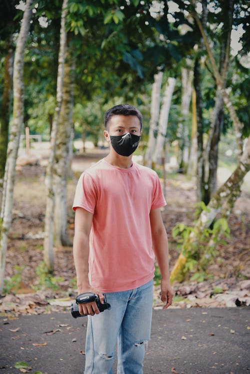 有关人, 垂直拍摄, 握住的免费素材图片