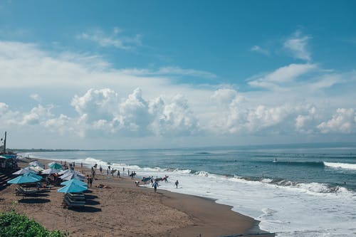 夏季大洋彼岸的匿名旅行者 · 免费素材图片