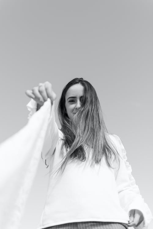 有关低角度拍摄, 单色, 垂直拍摄的免费素材图片