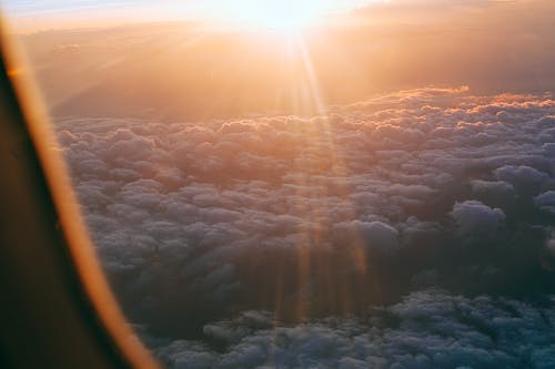 明亮的阳光，在早晨的云 · 免费素材图片