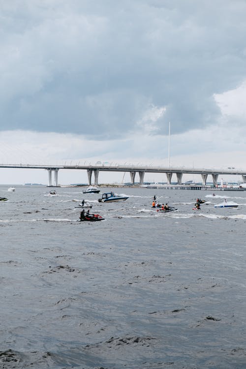 海滩上的人 · 免费素材图片