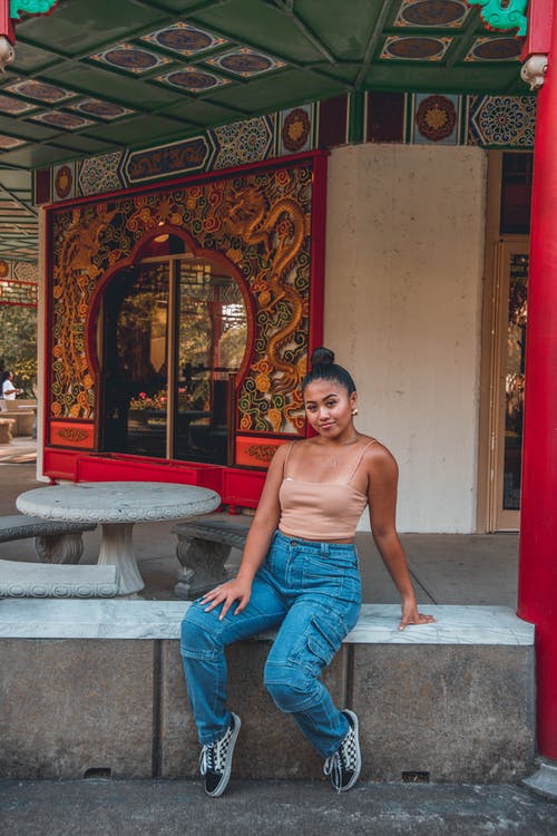 有关人, 坐, 垂直拍摄的免费素材图片