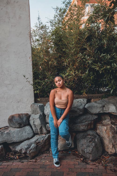 有关人, 倚, 垂直拍摄的免费素材图片