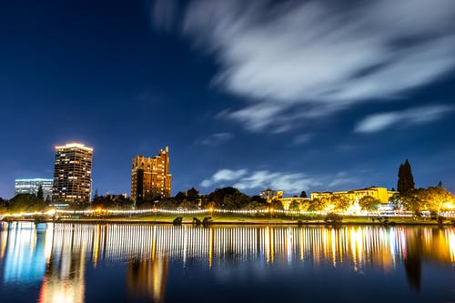 有关天空中的云彩, 市容, 广角镜头的免费素材图片