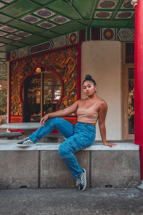 有关人, 坐, 垂直拍摄的免费素材图片