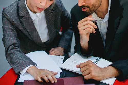 有关人, 坐, 手的免费素材图片