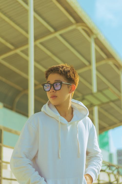 有关人, 垂直拍摄, 看着别处的免费素材图片