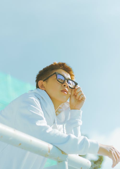 有关人, 低角度拍摄, 垂直拍摄的免费素材图片