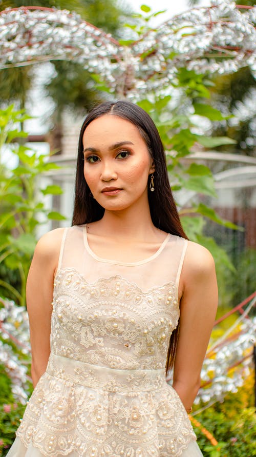 有关咖啡色头发的女人, 女人, 景深的免费素材图片