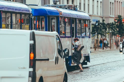 有关交通, 侧面图, 全身的免费素材图片